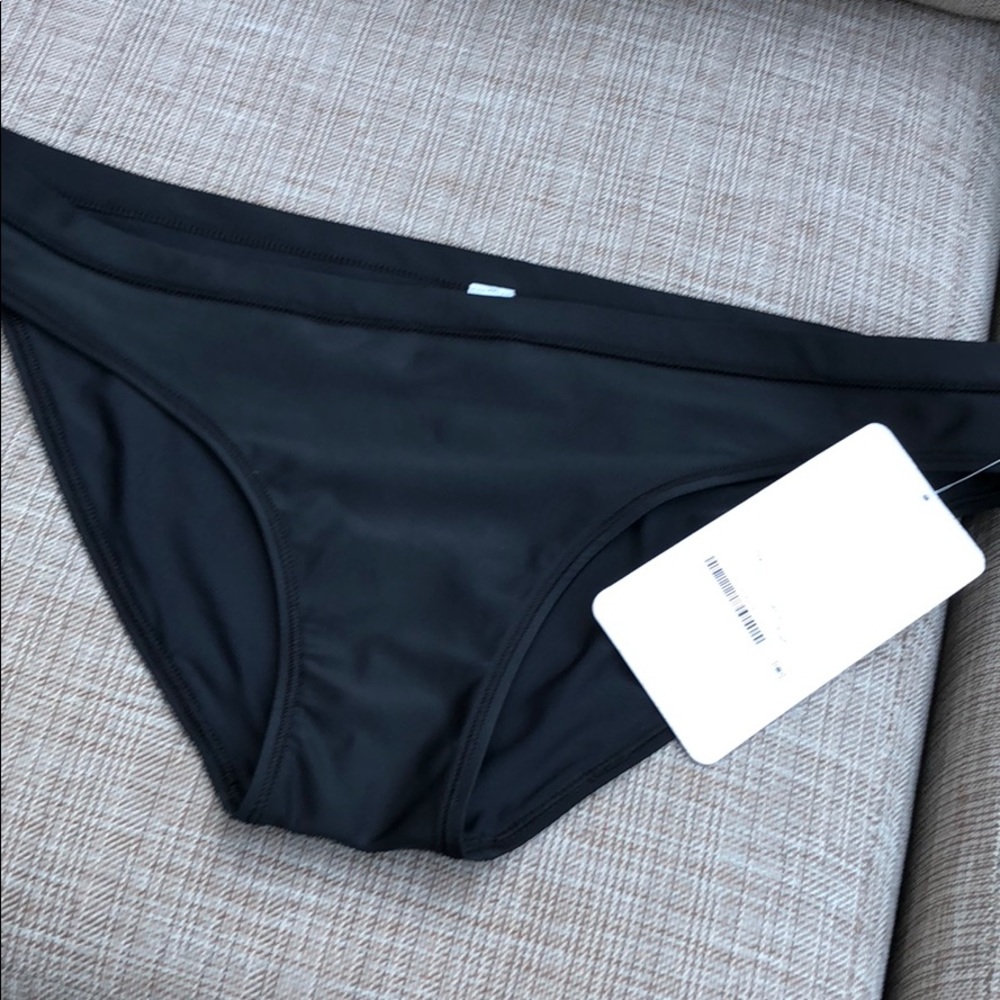 Lululemon Suns our Bikini in Black size 10.